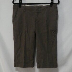 CLUB MONACO | size 6 | Stylish Khaki Mid-Rise Capris